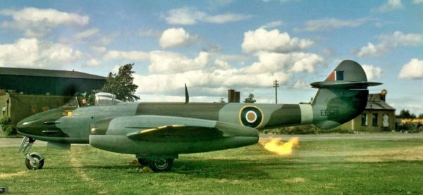 REV03830 - Vliegtuig Gloster Meteor 1e editie om in elkaar te zetten en te schilderen - 1