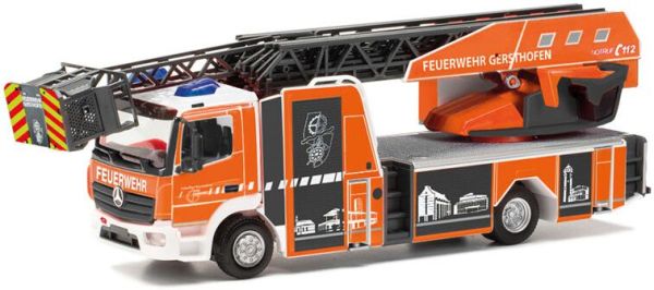 HER097604 - MERCEDES BENZ Atego Brandweerwagen met uitrustingsdoos en roterende ladder - 1