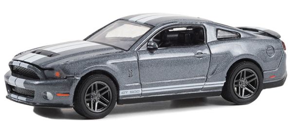 GREEN13340-D - SHELBY GT500 2010 grijs uit de serie THE STAMPEDE onder blisterverpakking - 1