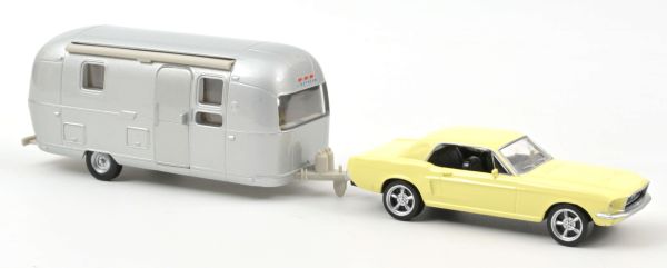 NOREV270581 - FORD Mustang 1968 geel met Airstream Caravan - JET CAR - 1