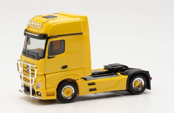 HER311533-004 - MERCEDES ACTROS GIGASPACE 4x2 met lamphouder en koeienvanger - 1