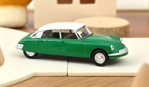 NOREV310528 - 1958 CITROEN DS 19 groen en wit dak - 1