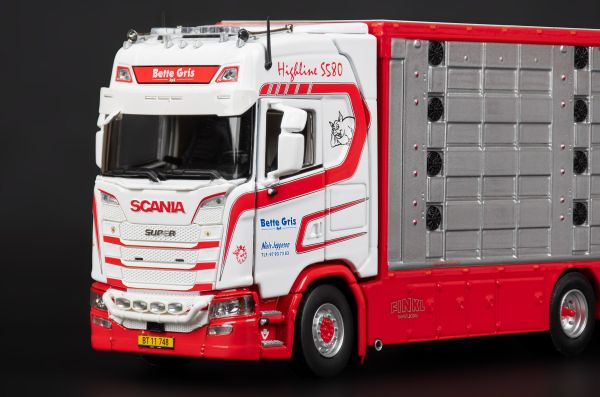 IMC32-0217 - SCANIA S High Roof 6x4 bakwagen met aanhanger 1+2 As veevervoerder BETTE GRIS - 1