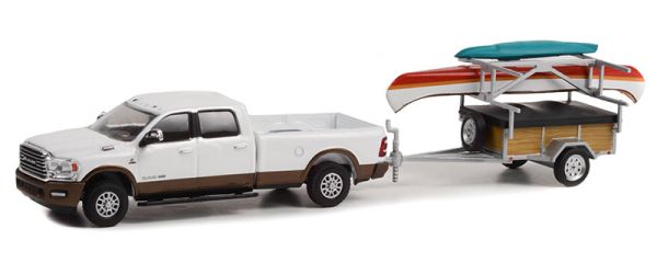 GREEN32260-D - DODGE 2500 2022 met aanhanger en kano uit de HITCH & TOW serie in blisterverpakking - 1