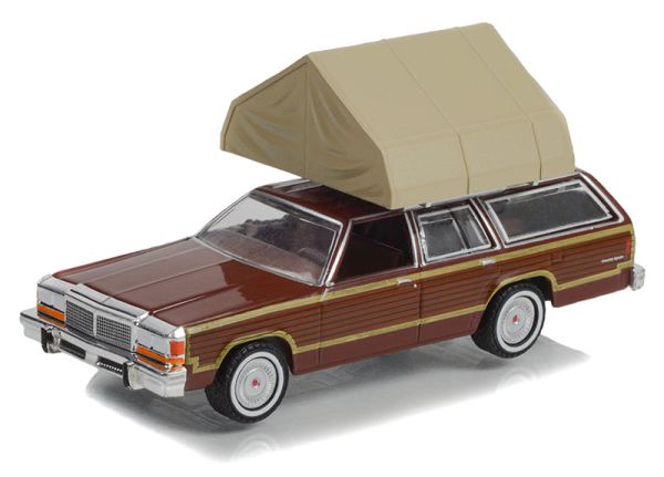 GREEN38030-C - FORD LTD Country Squire 1979 uit de serie THE GREAT OUTDOORS onder blister. - 1