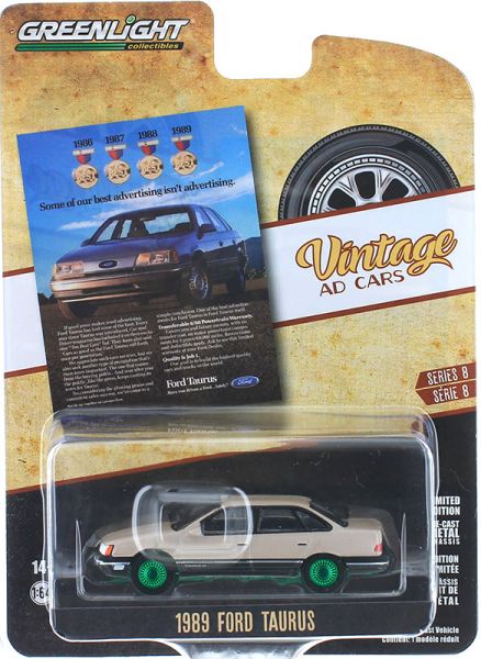 GREEN39110-EVERT - 1989 FORD Taurus beige met groene velgen uit de serie VINTAGE AD CARS in blisterverpakking - 1