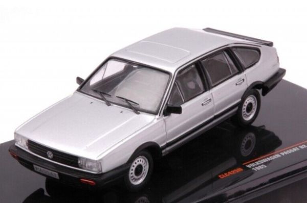 IXOCLC425N - VOLKSWAGEN Passat B2 1985 grijs - 1