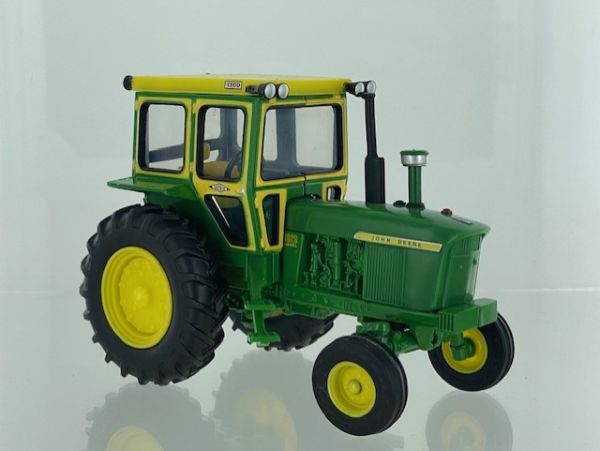 BRI43381 - JOHN DEERE 4020 2wd met Hiniker-cabine - Beperkte oplage van 2500 stuks. - 1