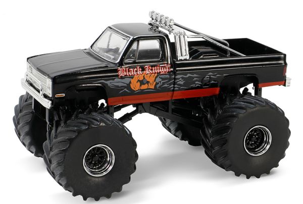 GREEN49150-C - CHEVROLET Silverado 1987 Monster truck - BLACK KNIGHT uit de serie KINGS OF CRUNCH in blisterverpakking - 1