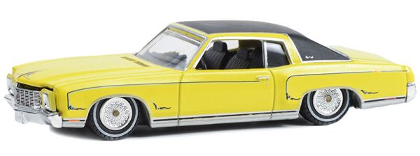 GREEN63040-C - 1971 CHEVROLET Monte Carlo geel uit de CALIFORNIA LOWRIDERS serie in blisterverpakking - 1