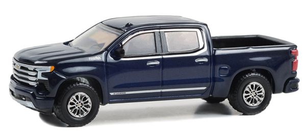 GREEN68040-A - CHEVROLET Silverado High Country 2023 Blue uit de SHOWROOM FLOOR serie in blisterverpakking - 1