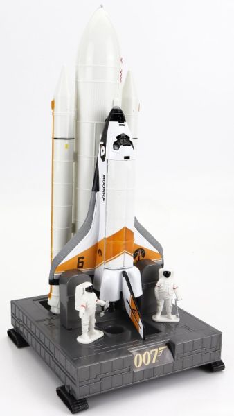 MMX79847 - Space Shuttle met JAMES BOND 007-beeldjes - 1