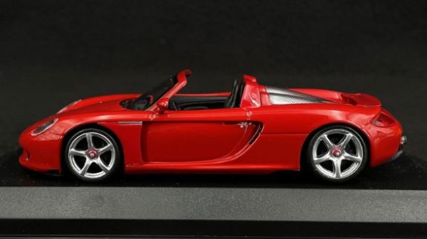 MXC940062631 - 2003 Porsche Carrera GT Rood - 1