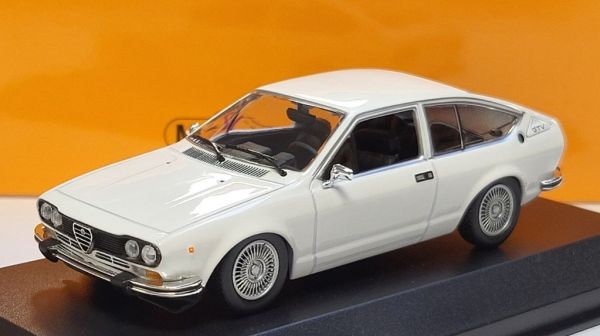 MXC940120121 - 1976 ALFA ROMEO Alfetta GTV Wit - 1