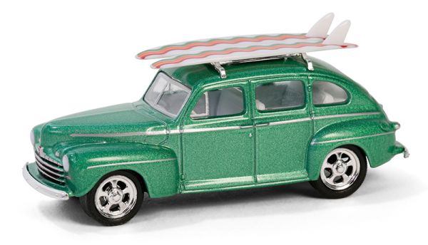 GREEN97160-A - FORD Fordor Super Deluxe met surfplanken 1946 groen uit de serie THE HOBBY SHOP in blisterverpakking - 1