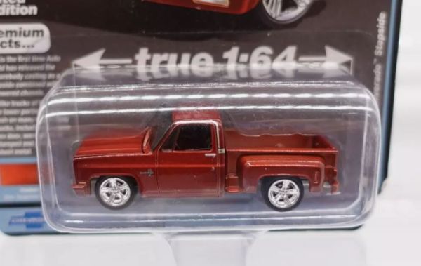 AW64392B-D - CHEVY Silverado Stepside 1983 Bruin – in blister - 1