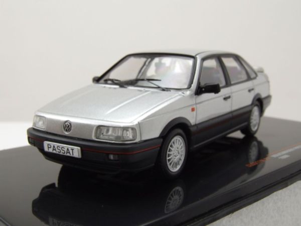 IXOCLC517N.22 - 1988 VOLKSWAGEN Passat GT metallic grijs - 1