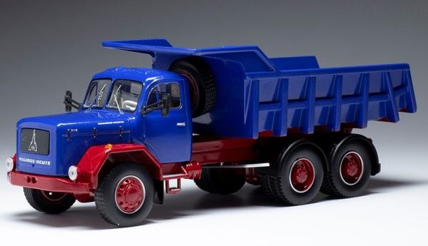 IXOTRUD004 - MAGIRUS Jupiter 6X6 Kipper Blauw - 1