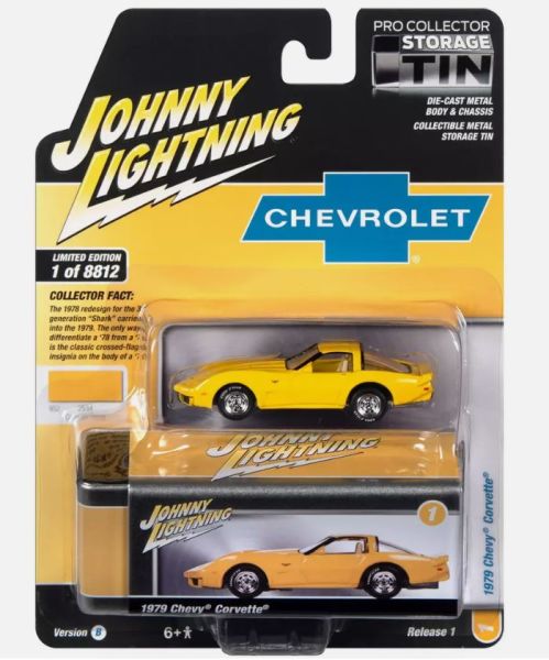 JLCT011-A - CHEVROLET Corvette 1979 geel uit de serie COLLECTOR TINS in blisterverpakking - 1