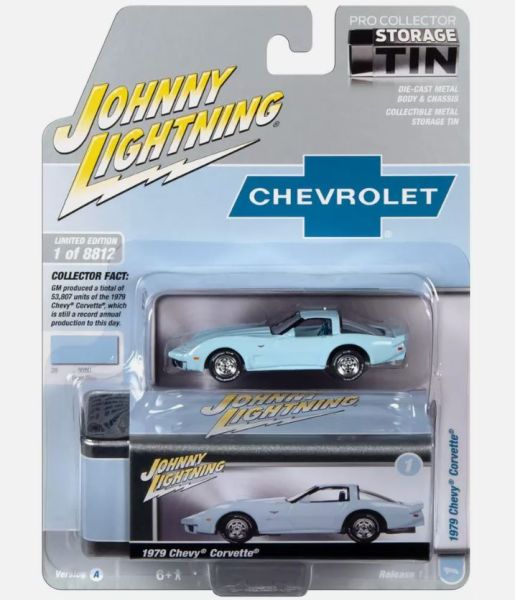 JLCT011-B - CHEVROLET Corvette 1979 blauw uit de serie COLLECTOR TINS in blisterverpakking - 1