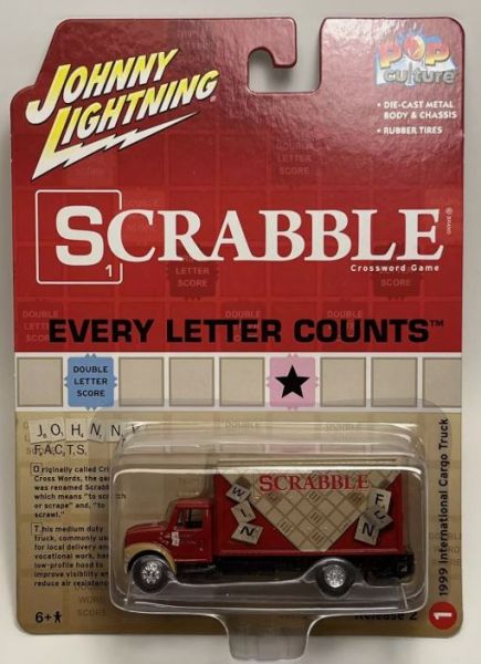 JLPC007-A - INTERNATIONAL Vrachtwagen 1999 - SCRABBLE - uit de POP CULTURE 2022 serie in blisterverpakking - 1