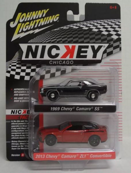 JLPK020A-3 - CHEVROLET Camaro SS 1969 zwart en CHEVROLET Camaro ZL1 cabriolet 2013 rood uit de NICKEY reeks in blisterverpakking - 1