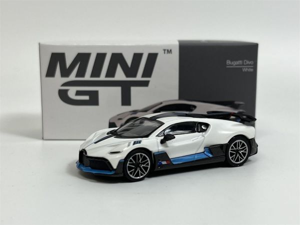 MGT00661-L - BUGATTI Divo LHD Wit - 1