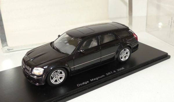 SPAS0872 - DODGE Magnum SRT 8 2006 zwart - 1