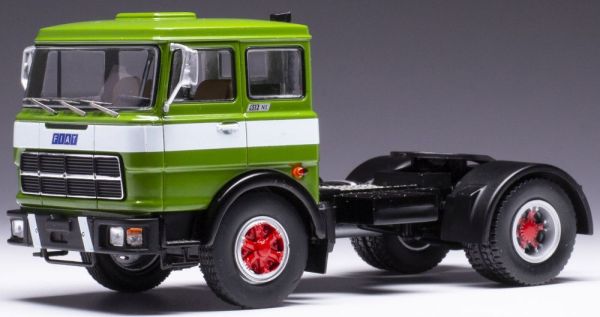 IXOTR147.22 - 1961 FIAT 690 T1 4x2 Groen en wit - 1