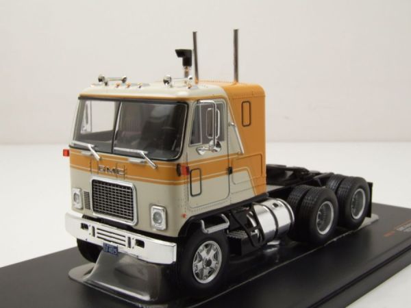 IXOTR167.22 - GMC Astro 95 6x4 1970 geel en beige - 1