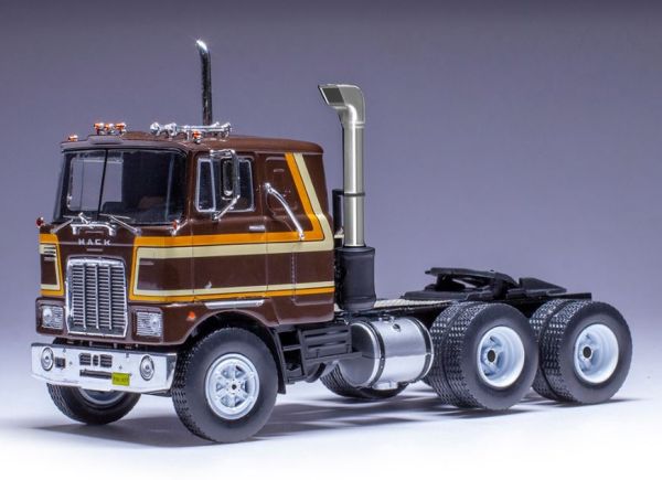 IXOTR191.22 - MACK F-serie 6x4 1977 Bruin - 1