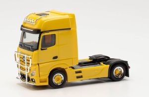 HER311533-004 - MERCEDES ACTROS GIGASPACE 4x2 met lamphouder en koeienvanger