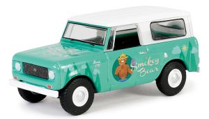 GREEN38060-B - HARVESTER Scout 1961 groen uit de SMOKEY BEAR serie in blisterverpakking