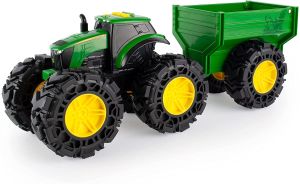 T47353 - Monstertreden met aanhangwagen JOHN DEERE