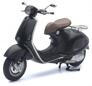 NEW57613-B - VESPA 946 Zwart