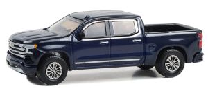 GREEN68040-A - CHEVROLET Silverado High Country 2023 Blue uit de SHOWROOM FLOOR serie in blisterverpakking