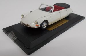 CLASSC1026 - CITROEN DS Reuter cabriolet 4 deuren ivoor