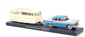 NOREVCL5712 - 1958 SIMCA Vedette Chambord blauw leman en grijs met Hénon caravan