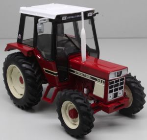 REP196 - INTERNATIONAL IH 745 S met motorkap die open kan en afneembaar gewicht