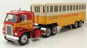 IXOTTR015 - 1959 INTERNATIONALE HARVESTER DCOF-405 en Yamaha Pianos boxtrailer