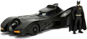 JAD98260 - BATMOBILE 1989 met Batman-figuur inbegrepen