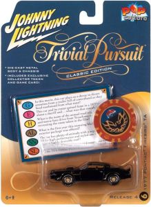 JLPC009-F - PONTIAC Firebird TA 1977 zwart - TRIVIAL PURSUIT - uit de POP CULTURE 2022 serie in blisterverpakking