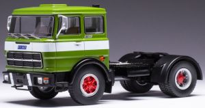 IXOTR147.22 - 1961 FIAT 690 T1 4x2 Groen en wit