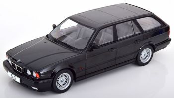 MOD18329 - BMW 5 Reeks (E34) Touring 1991 zwart metallic