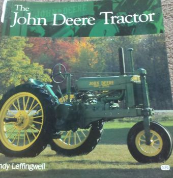 ERT1377 - Boek over oude JOHN DEERE Tractoren in het Engels