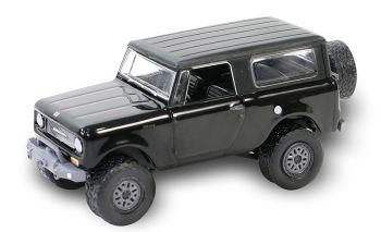 GREEN28150-B - HARVESTER Scout 1969 zwart uit de BLACK BANDIT serie in blisterverpakking