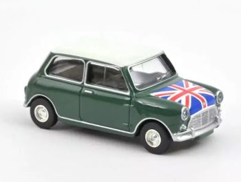 NOREV310524 - 1964 MINI COOPER S Amandelgroen met vlag op motorkap