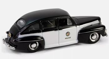 GREEN43040-A - FORD Fordor 1947 van de HOT PURSUIT serie in blisterverpakking