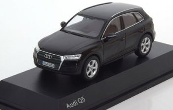 SPA5011605633 - AUDI Q5 zwart