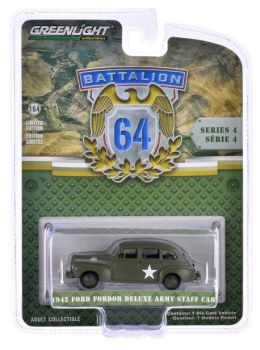 GREEN61040-A - FORD Fordor Deluxe Army Staff 1942 uit de serie BATTALION 64 in blisterverpakking